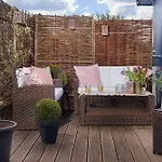 מלון דירות Concept Living Serviced